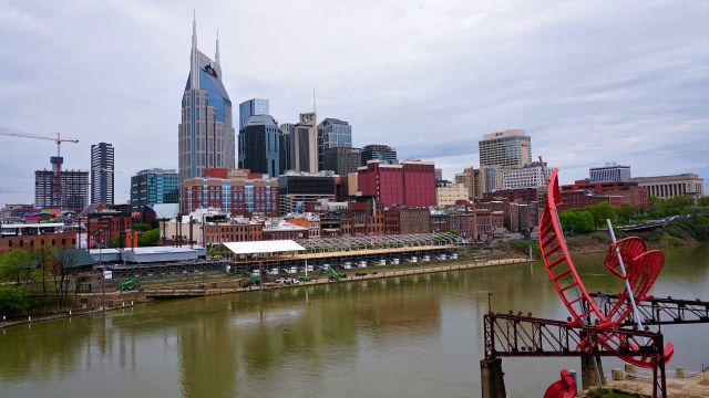Pic 2019-0413 08 Nashville Seigenthaler Bridge (6) edit